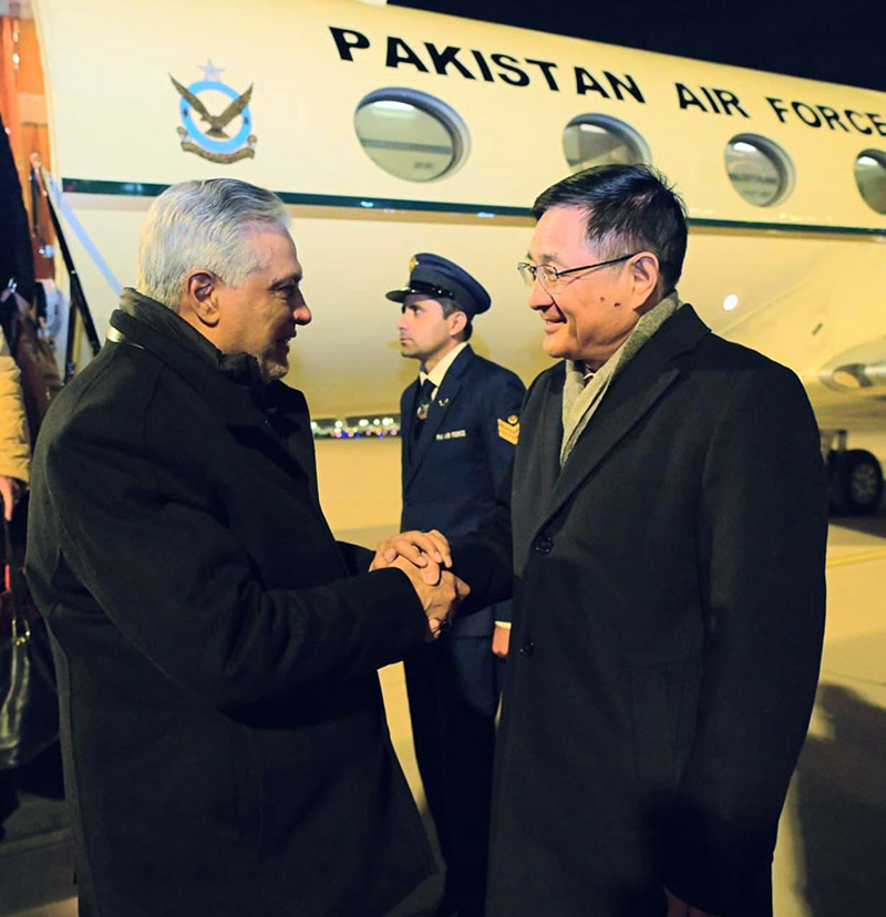 Deputy Prime Minister and Foreign Minister Senator Muhammad Ishaq Dar arrived in Beijing. At the airport, he was recieved by China's Special Representative on Afghanistan Ambassador Yue Xiaoyong
