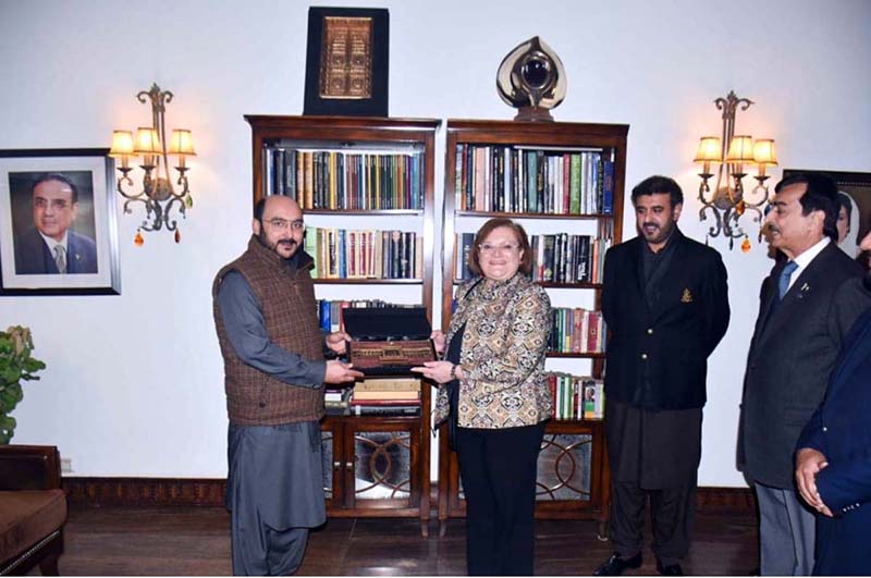 Syed Ali Haider Gilani, member provincial assembly presenting a souvenir to the Italian Ambassador to Pakistan, Marilina Armellin, at Gilani House
