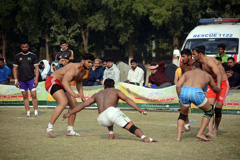 A view of the Kabaddi match played between Ittehad Kabaddi Club and Ali Shahanshah Kabaddi Club during Faisalabad Commissioner Gold Kabaddi Tournament at Bohran Wali Ground