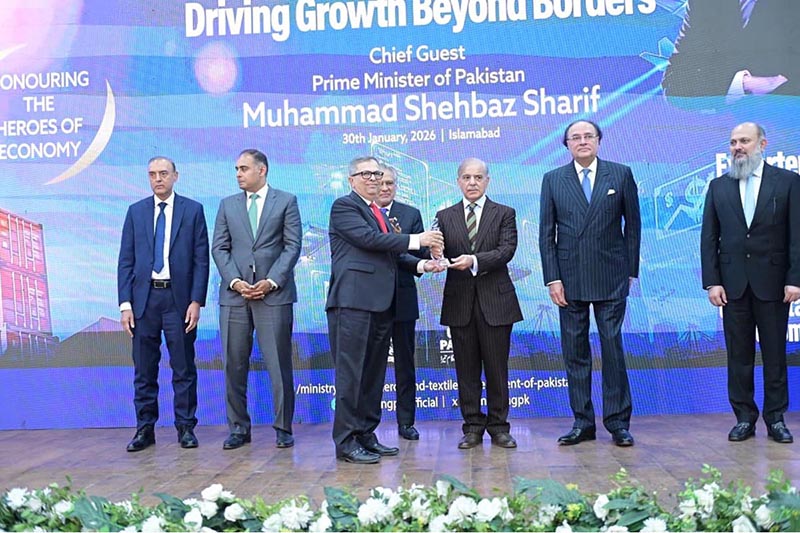 Prime Minister Muhammad Shehbaz Sharif presents awards to leading exporters of the country